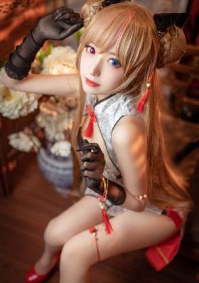 年轻的女秘书